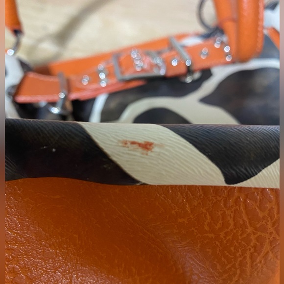 GIRAFFE STYLE PRINT PURSE WITH ORANGE ACCENTS - Picture 3 of 4